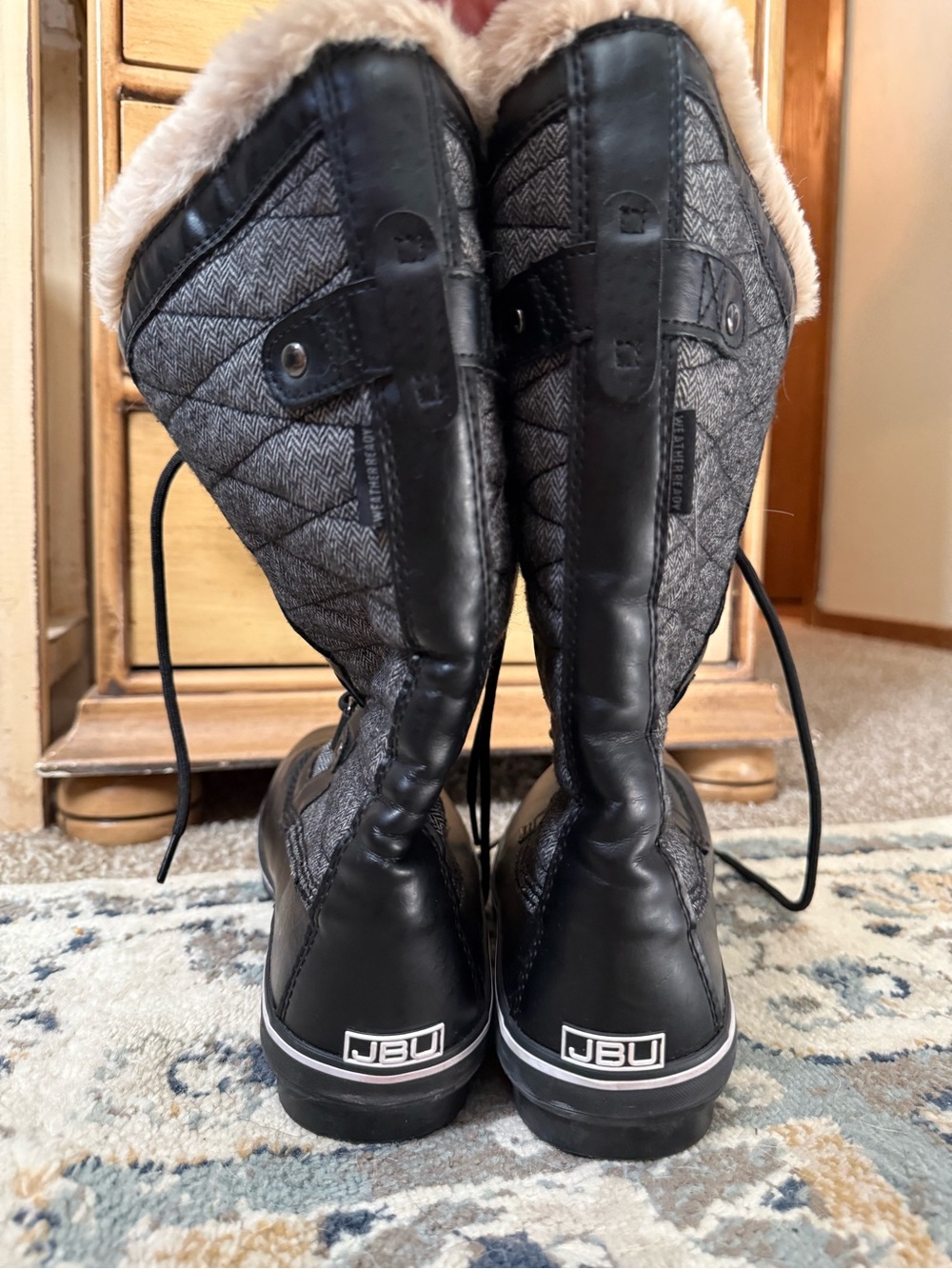 JBU Women's Gray Quilted Lace-Up Winter Boots with Cream Faux Fur